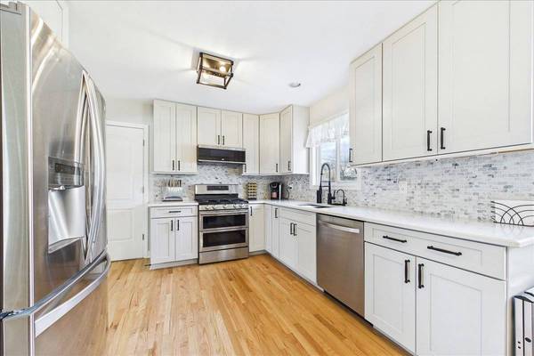 2N548 Pleasant AVE, Glen Ellyn, IL 60137