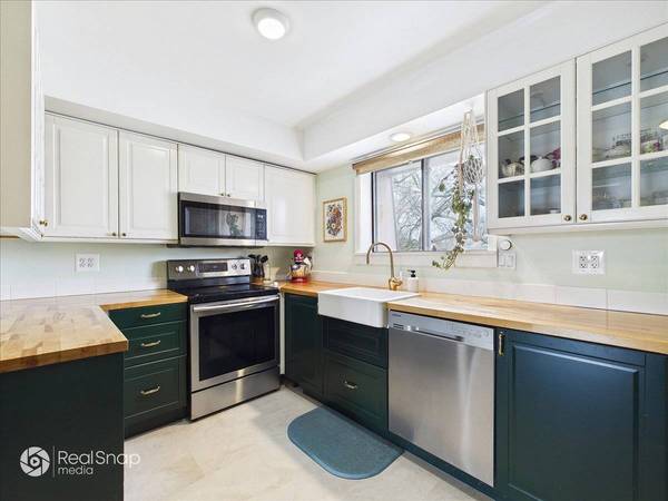 113 W Brandon CT #E31, Palatine, IL 60067