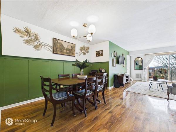 113 W Brandon CT #E31, Palatine, IL 60067