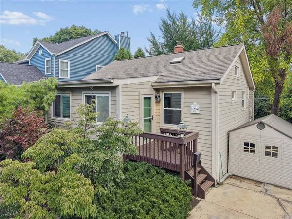 67 Grove AVE, Glen Ellyn, IL 60137