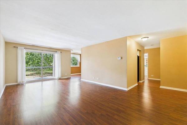 450 Raintree CT #2K, Glen Ellyn, IL 60137