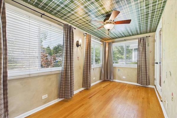 67 Grove AVE, Glen Ellyn, IL 60137