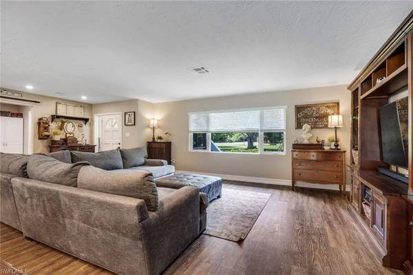 6101 Lancewood WAY, Naples, FL 34116