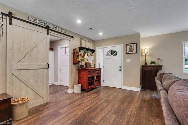 6101 Lancewood WAY, Naples, FL 34116