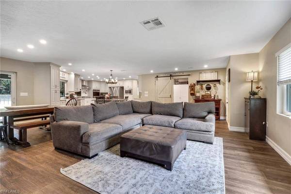 6101 Lancewood WAY, Naples, FL 34116