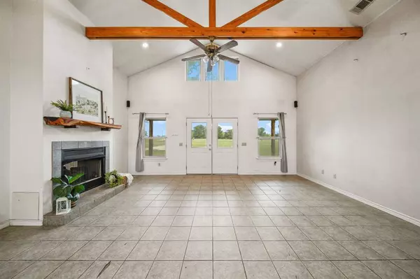 1022 County Road 111, Giddings, TX 78942