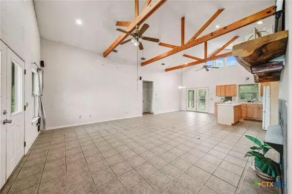 1022 County Road 111, Giddings, TX 78942