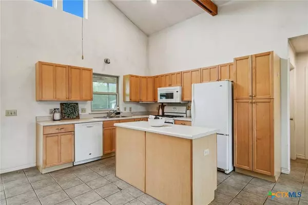 1022 County Road 111, Giddings, TX 78942