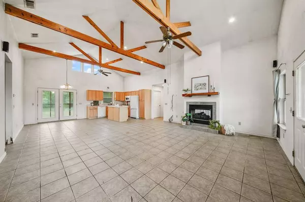 1022 County Road 111, Giddings, TX 78942