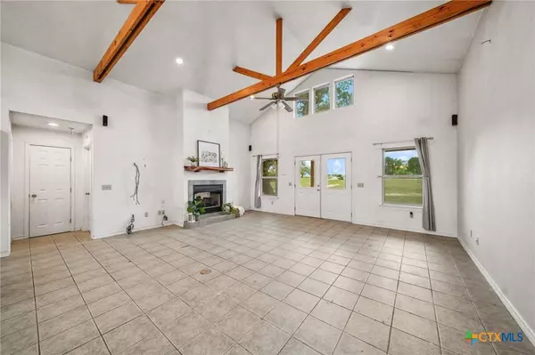 1022 County Road 111, Giddings, TX 78942