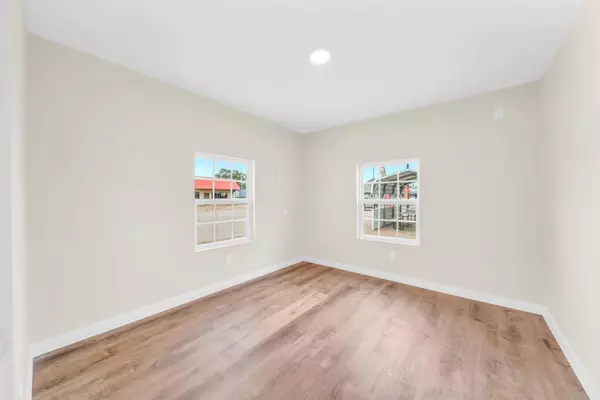 136 S Caldwell-A ST, Giddings, TX 78942