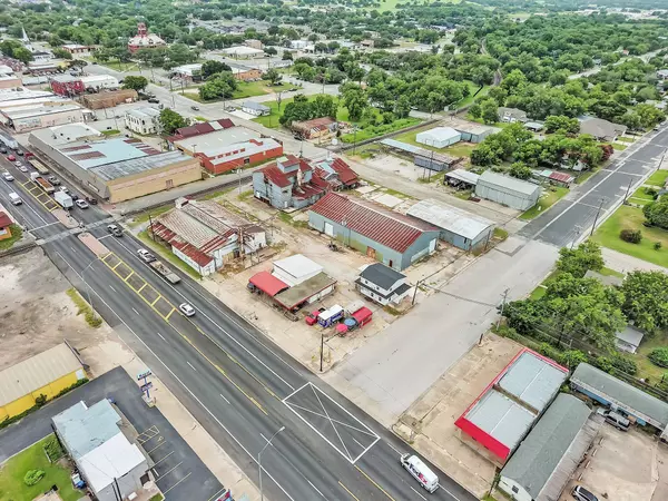 136 S Caldwell-C ST, Giddings, TX 78942