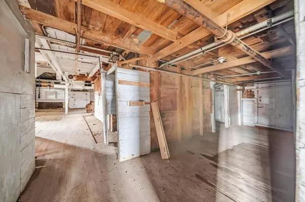 136 S Caldwell-E ST, Giddings, TX 78942