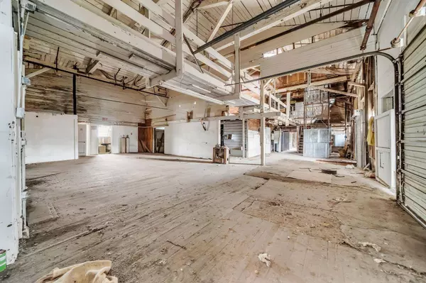 136 S Caldwell-E ST, Giddings, TX 78942