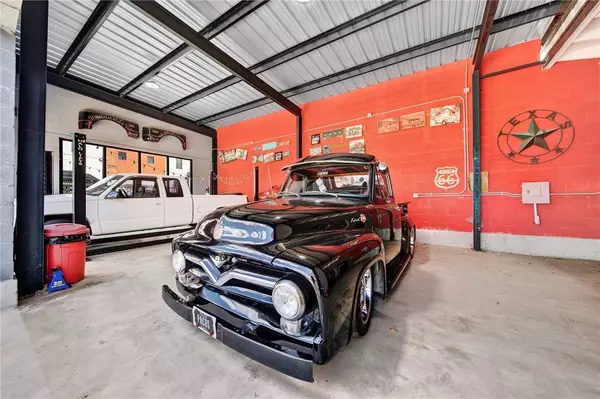 301 S Market ST, Brenham, TX 77833