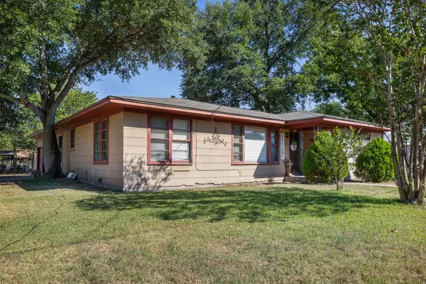312 S Wilson AVE, Giddings, TX 78942