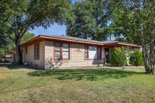 312 S Wilson Ave, Giddings, TX 78942