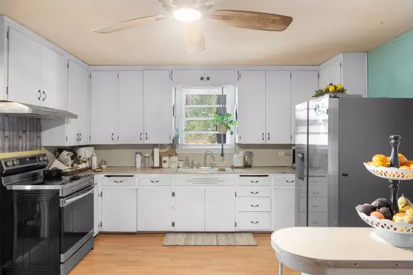 312 S Wilson AVE, Giddings, TX 78942