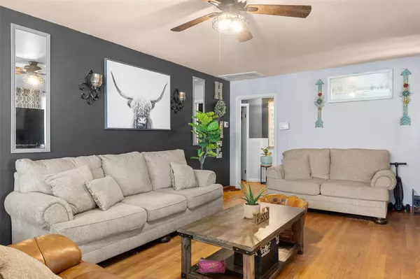 312 S Wilson Ave, Giddings, TX 78942