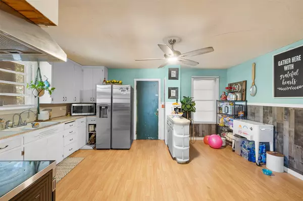 312 S Wilson Ave, Giddings, TX 78942