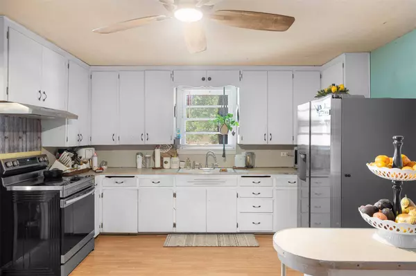 312 S Wilson Ave, Giddings, TX 78942