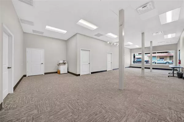 117 W Commerce ST, Brenham, TX 77833