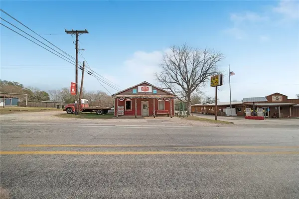 12390 FM 390 RD W, Burton, TX 77835