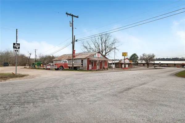 12390 FM 390 RD W, Burton, TX 77835