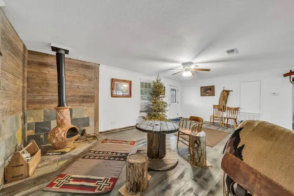 3242 E Fm 696, Lexington, TX 78947