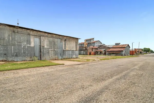 136 S Caldwell-C ST, Giddings, TX 78942