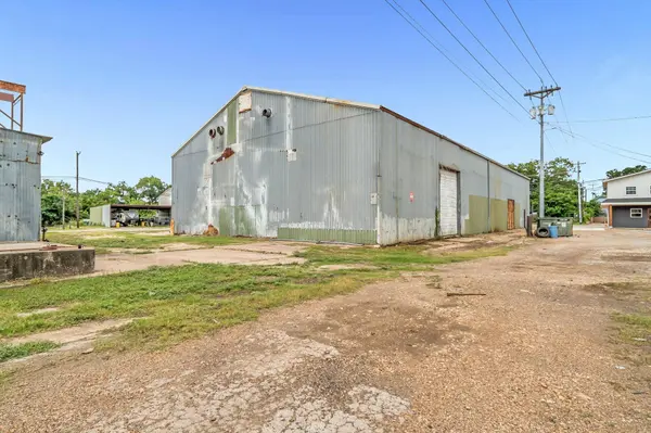 136 S Caldwell-D ST, Giddings, TX 78942