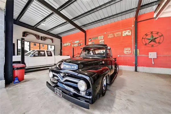 301 S Market ST, Brenham, TX 77833