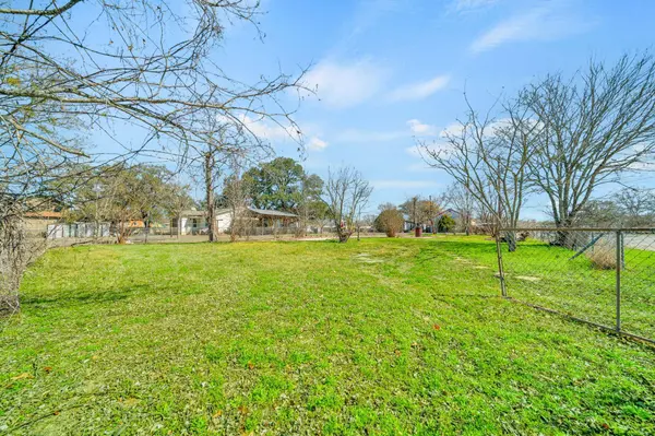 693 S Caldwell ST, Giddings, TX 78942