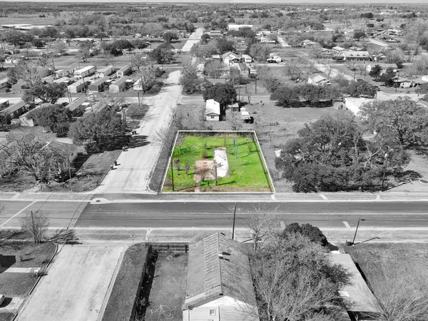 693 S Caldwell ST, Giddings, TX 78942