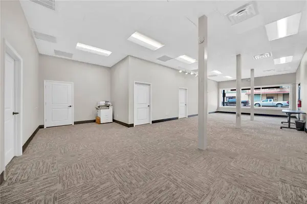 117 W Commerce ST, Brenham, TX 77833