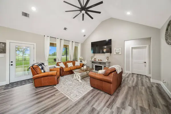 7332 Kurt DR, Brenham, TX 77833