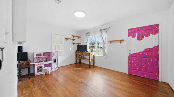 807 Burleson ST, Brenham, TX 77833