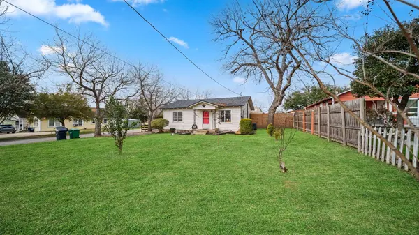 807 Burleson ST, Brenham, TX 77833