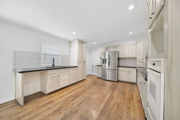 555 Wilder Crest LN, Brenham, TX 77833