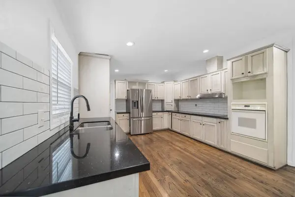 555 Wilder Crest LN, Brenham, TX 77833