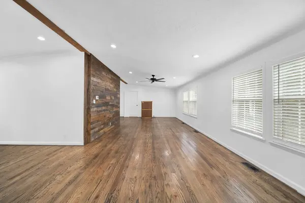 555 Wilder Crest LN, Brenham, TX 77833