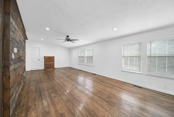 555 Wilder Crest LN, Brenham, TX 77833