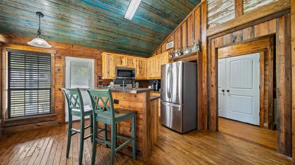 360 Shed Johnson LN, Brenham, TX 77833