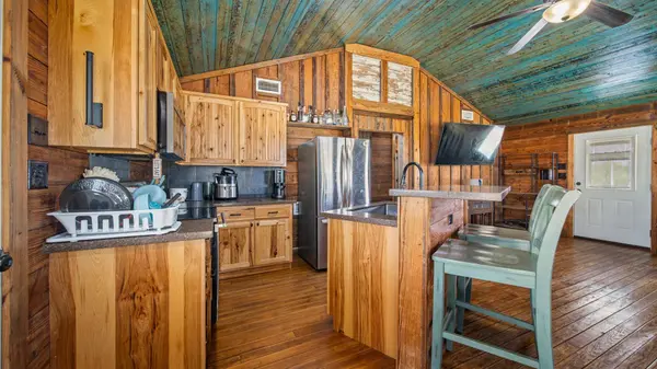 360 Shed Johnson LN, Brenham, TX 77833