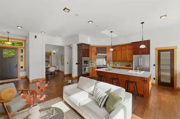 9723 Harborview PL NW, Gig Harbor, WA 98332