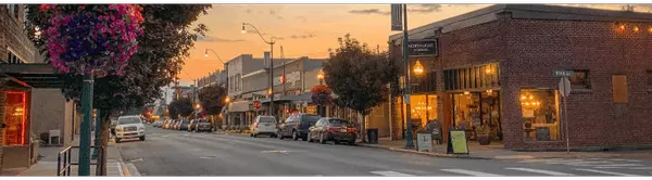Sumner, The Quiet Washington Town Everyone Falls in Love With