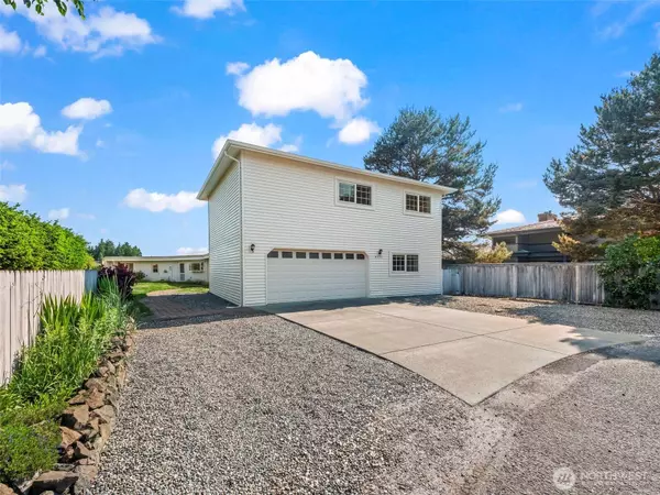 4957 NE Canal LN, Hansville, WA 98340