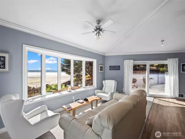 4957 NE Canal LN, Hansville, WA 98340