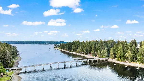 90 E Treasure Island DR, Allyn, WA 98524