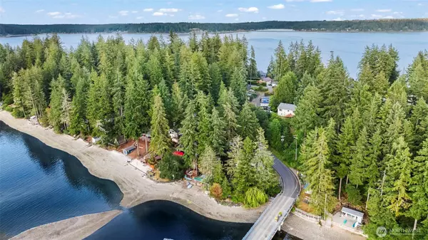 90 E Treasure Island DR, Allyn, WA 98524